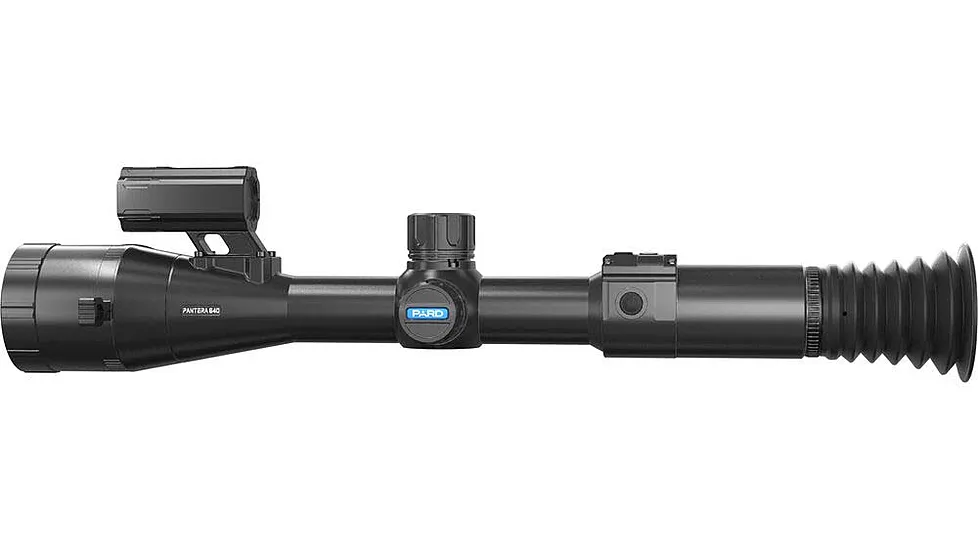 Outdoor optiekproducten van KijkerOnline, waaronder krachtige voorzetkijkers en richtkijkers, ideaal voor jacht en lange-afstandsschoten